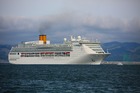 イタリア船籍の豪華客船「コスタ・ヴィクトリア」が函館港に寄港しました。